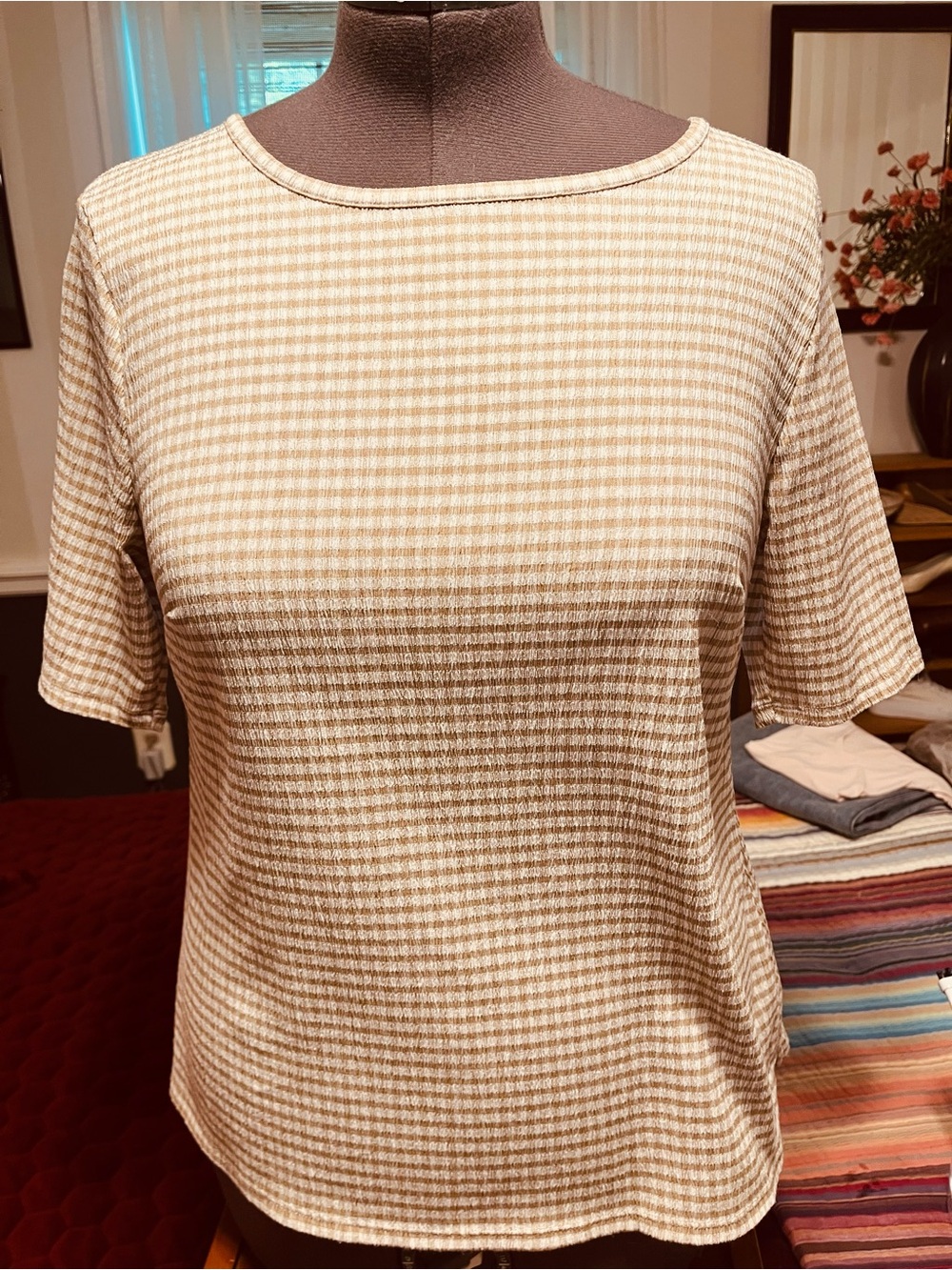 Women’s Short Sleeve Crewneck Top in Beige Cream Houndstooth Croft and Barrow